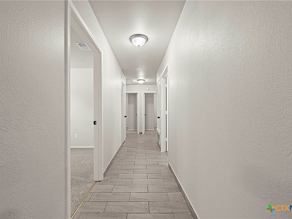 4th image of 305 Carter St
