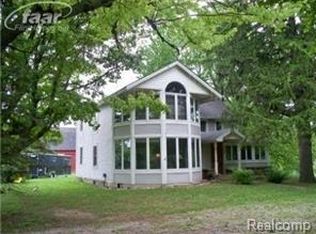 9564 Silver Lake Rd, Linden, MI 48451