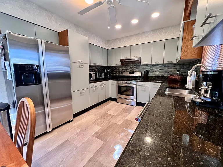 7 N Delavan Ave — Photo 23