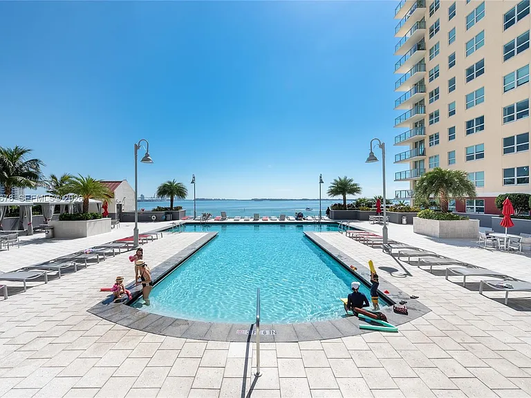 1155 Brickell Bay Dr #609 — Photo 32