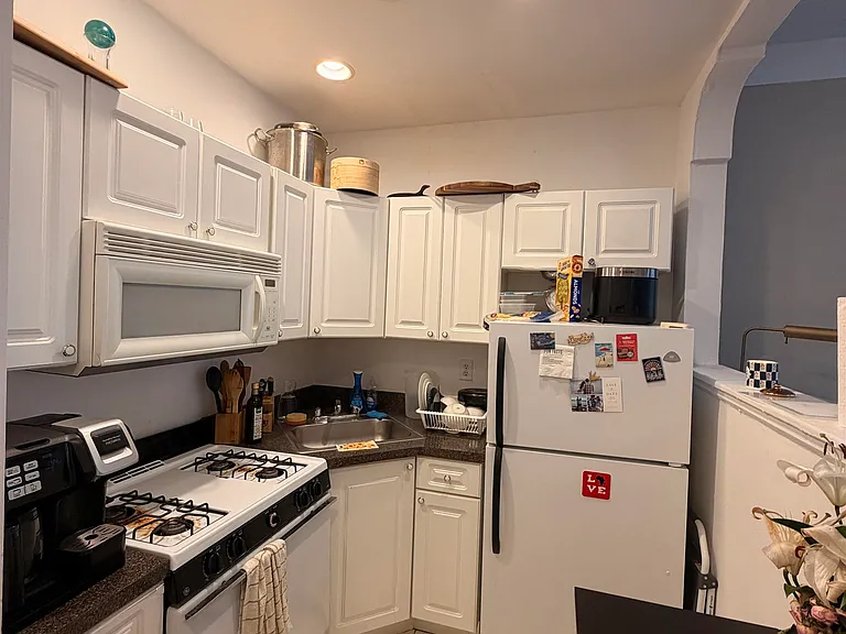 410 Washington St #6 — Photo 1