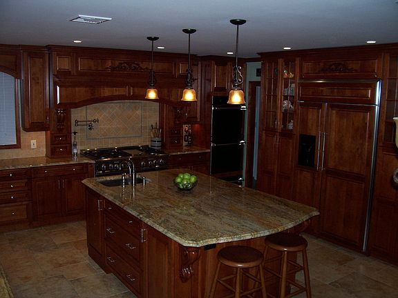 Granite Eat-in-Kitchen