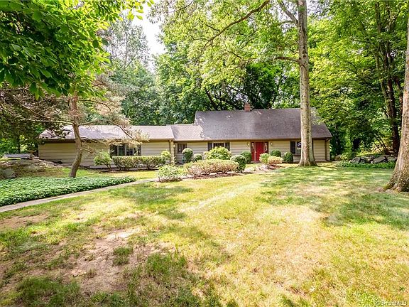 3rd image of 16 W Hill Ln
