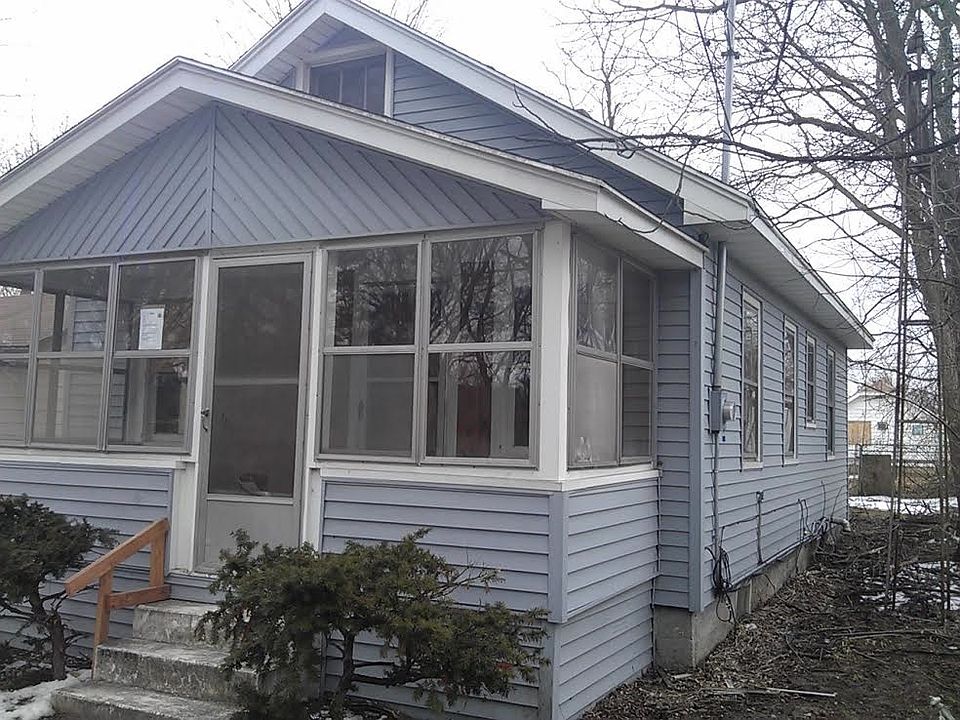 1st image of 24 Meerse St SE
