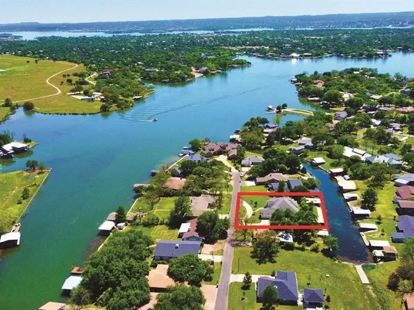 307 E Pheasant Drive, Highland Haven, TX 78654