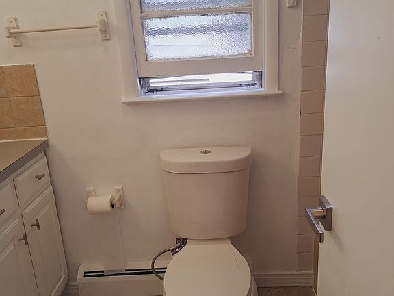 5th image of 127 Charles St Floor 2