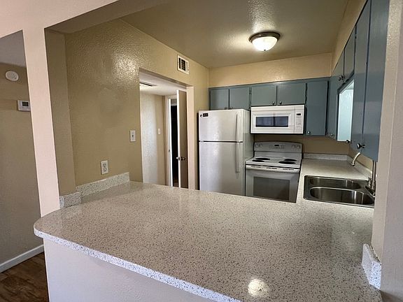 2nd image of 2113 E 9th St #16