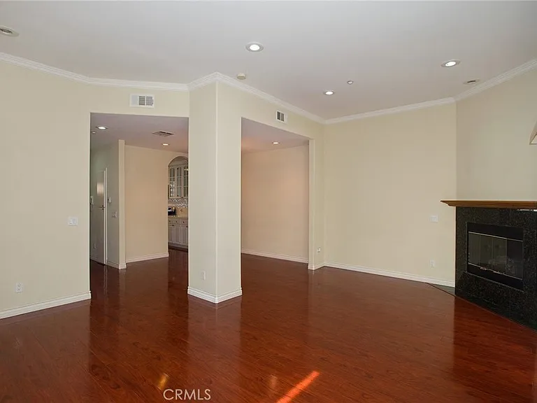 2345 Montrose Ave #5 — Photo 4