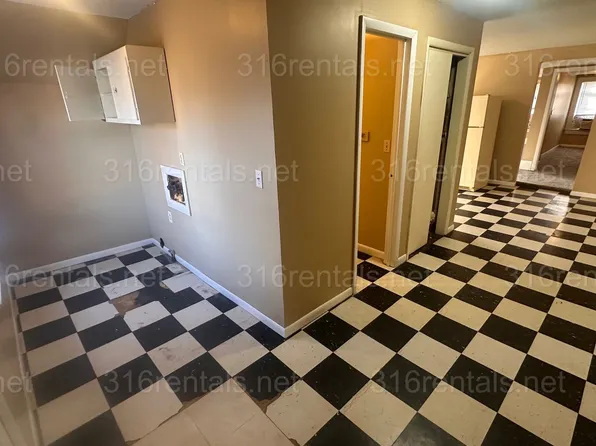 $695 - 2 bed 1 bath - Multi Family Home, 1446 S Water St, Wichita, KS 67213