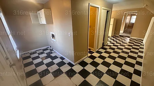 $595 - 2 bed 1 bath - Multi Family Home Photo 1