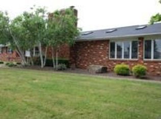 45 Meadowhaven Dr, Zanesville, OH 43701