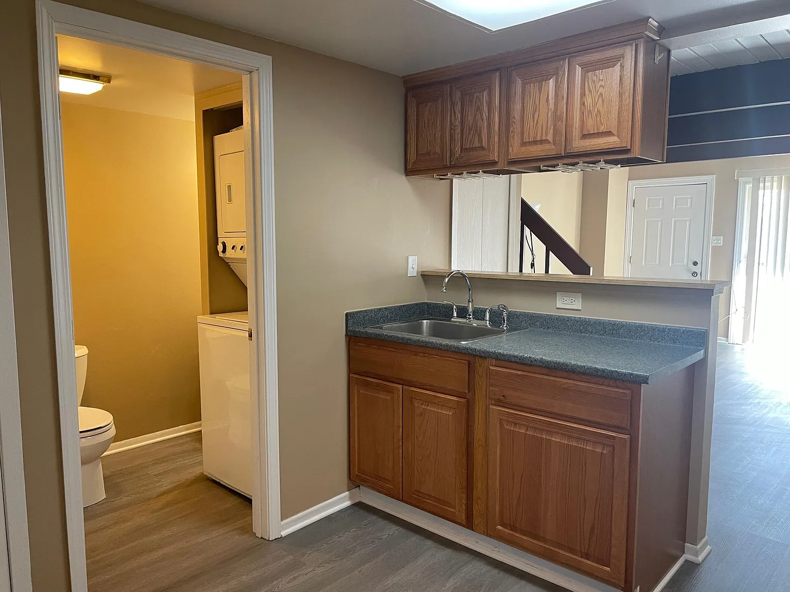 3 bed, 1.5 bath, 1160 sqft, $2,000 — Photo 3