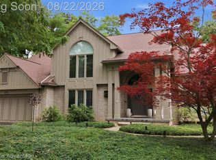 4979 Oak Holw, West Bloomfield, MI 48323