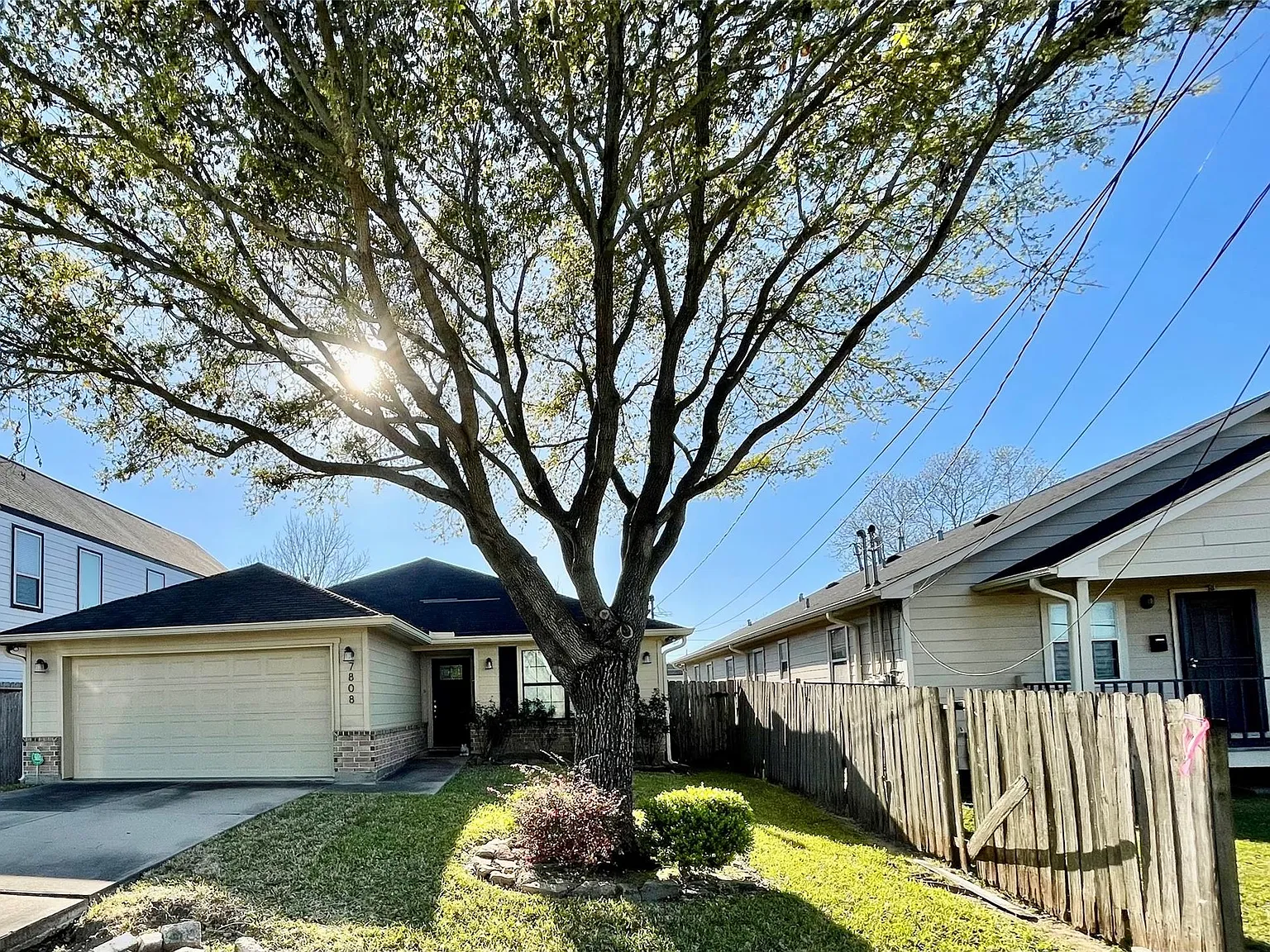 3 bed, 2.0 bath, 1377 sqft, $1,975 — Photo 1