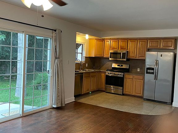3rd image of 14331 Cedarwood St