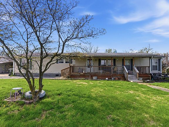 2nd image of 1085 Woodlake Rd