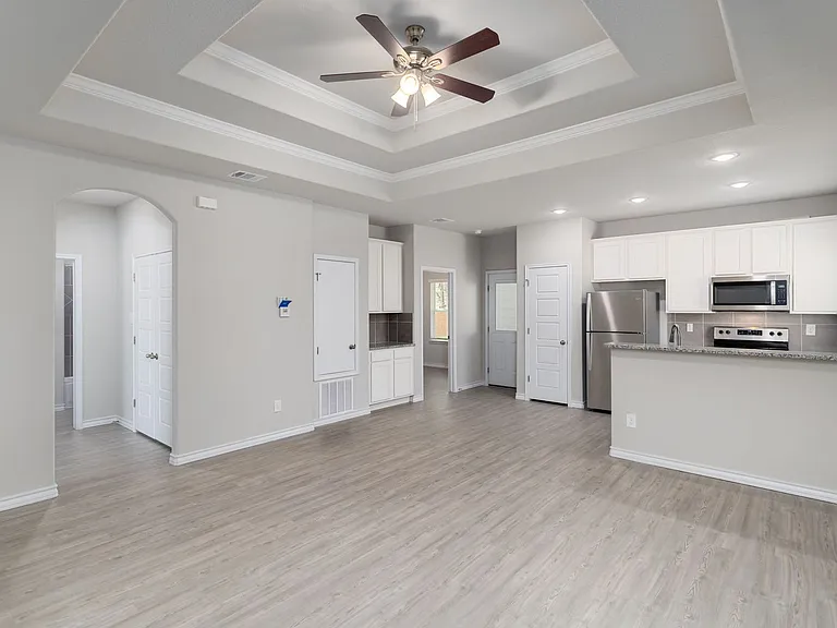 415 Hudson St — Photo 2