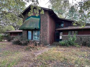 107 Fairway Dr, Blandinsville, IL 61420
