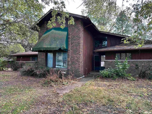 107 Fairway Dr, Blandinsville, IL 61420