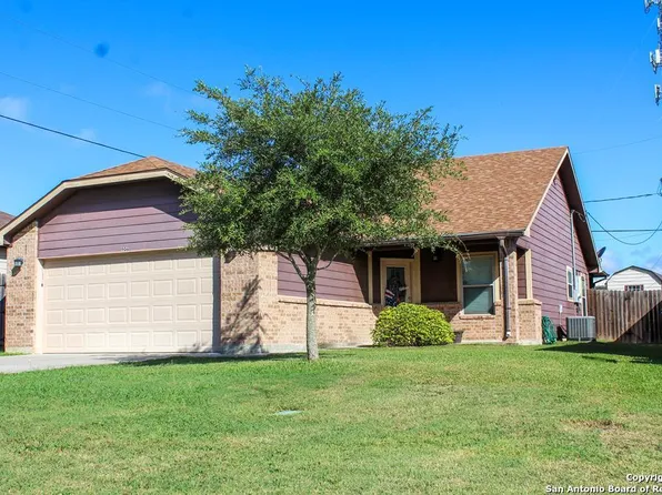 906 W Bates, Beeville 78102