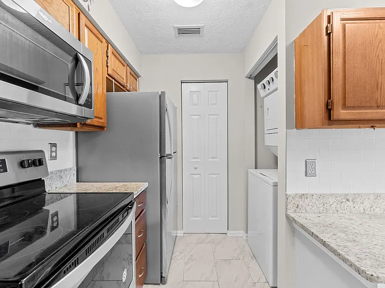 12205 Saint Peter Ct — Photo 14