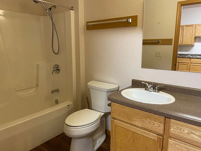 127 E Rives St — Photo 9