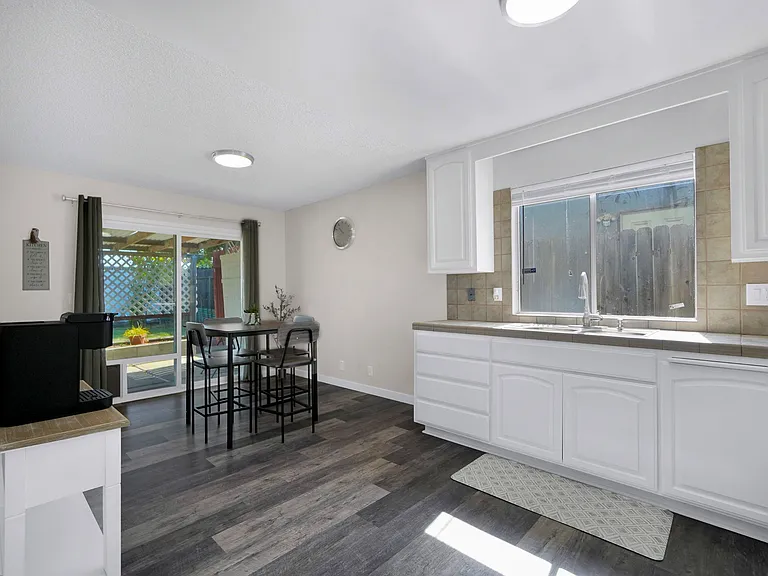 Kitchen / Dining