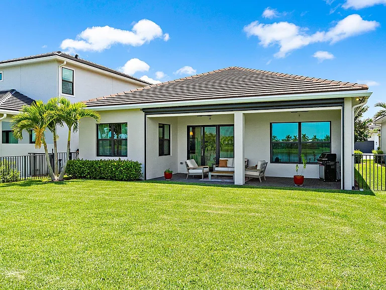 15883 Key Biscayne Ln — Photo 31