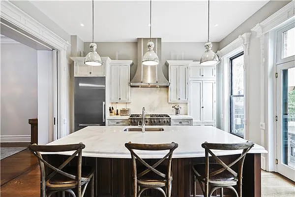 Rented by Avenue Sotheby's International Realty | media 22