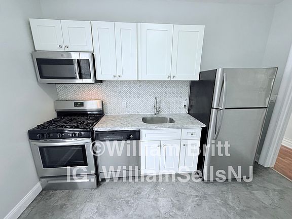 2nd image of 257-259 Grant Ave #C3