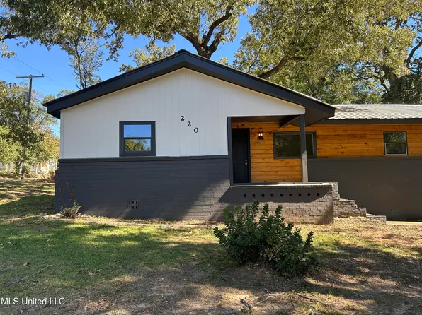 220 N James Ave, McComb, MS 39648