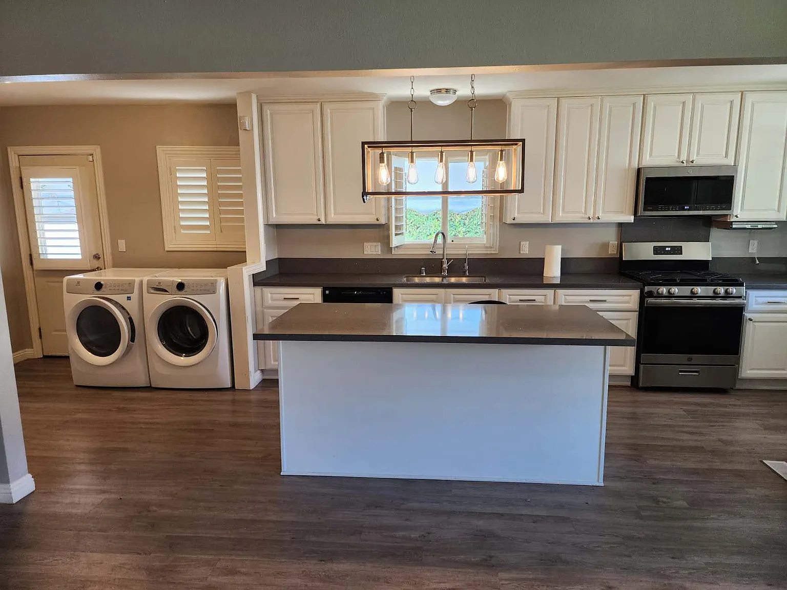 5 bed, 2034 sqft, $6,000 — Photo 2