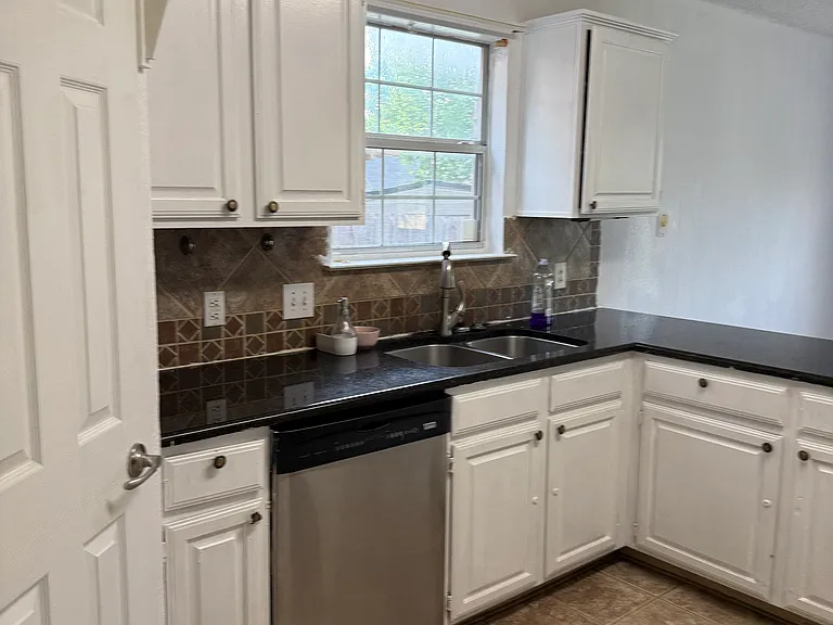 8617 Sabinas Trl — Photo 9