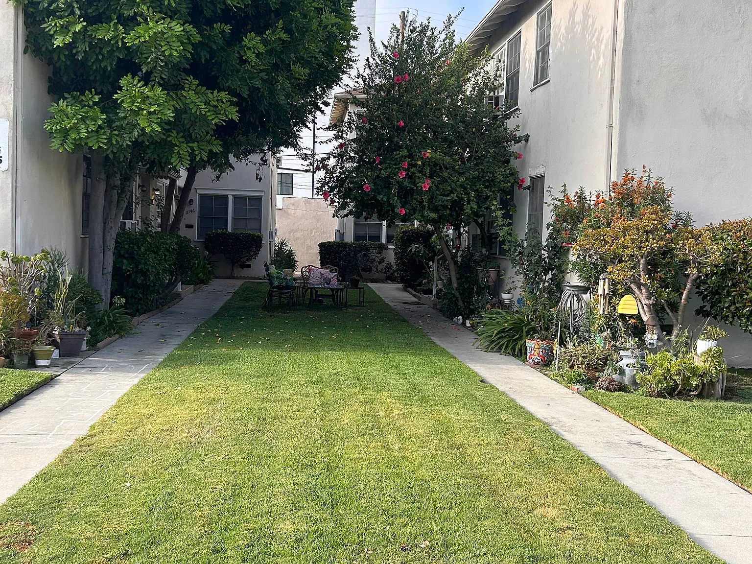 2 bed, 975 sqft, $2,450 — Photo 1