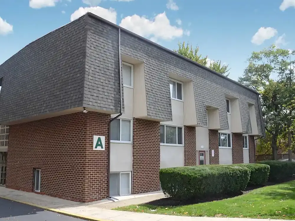 Towne Oaks Apartments — Photo 1