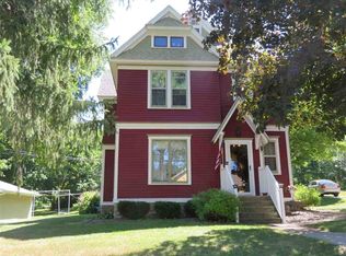 910 S Webster Ave, Omro, WI 54963