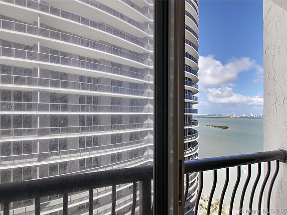 5th image of 1752 N Bayshore Dr #23F