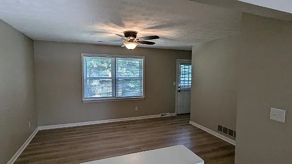 474 Woodview Dr — Photo 9