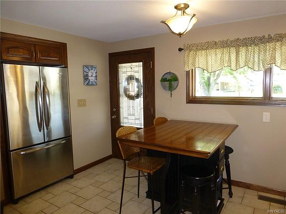 4th image of 307 Fairlane Ave