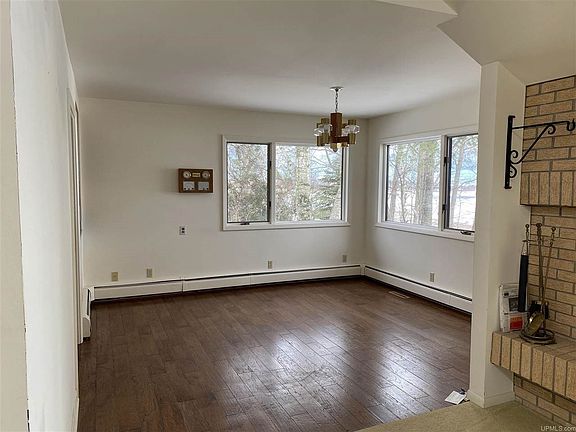 4th image of 13 Marquette Dr