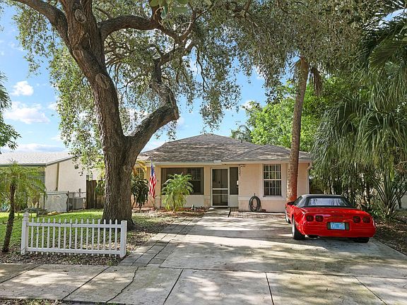 4th image of 2325 Roosevelt Street