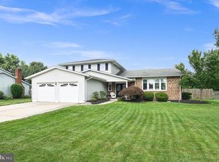 8 Ray Dwier Dr, Hamilton, NJ 08690