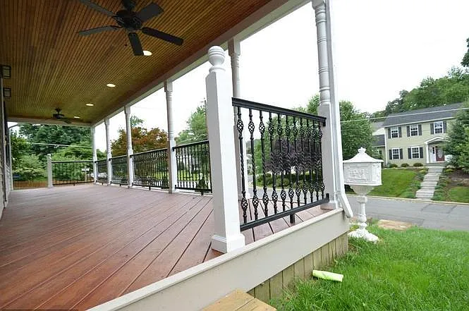 Building Photo - 2125 Boxwood Dr
