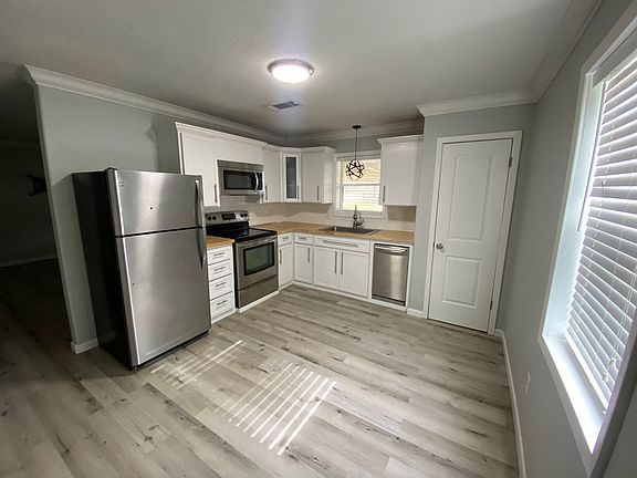 2nd image of 404 E Ingram St