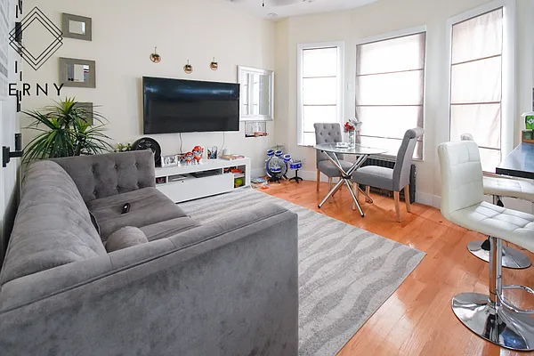 Rented by ERNY LLC | media 12