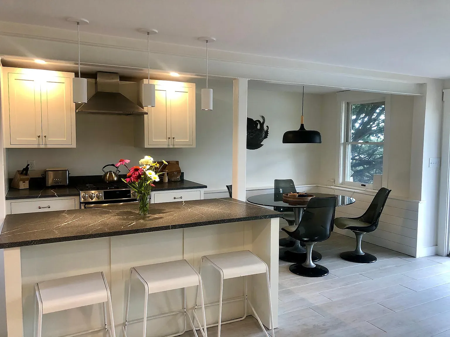 2 bed, 1.5 bath, 900 sqft, $2,000 — Photo 2