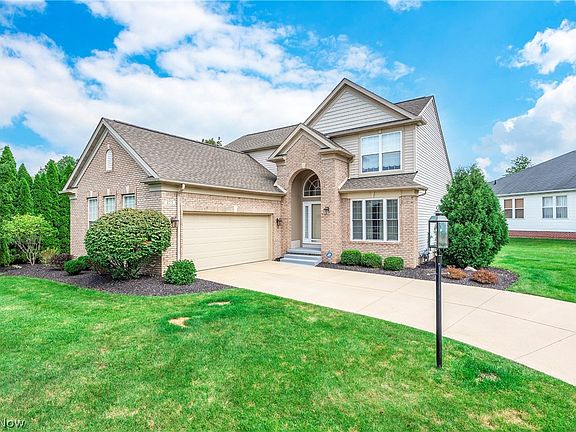 5th image of 275 Lexington Cir
