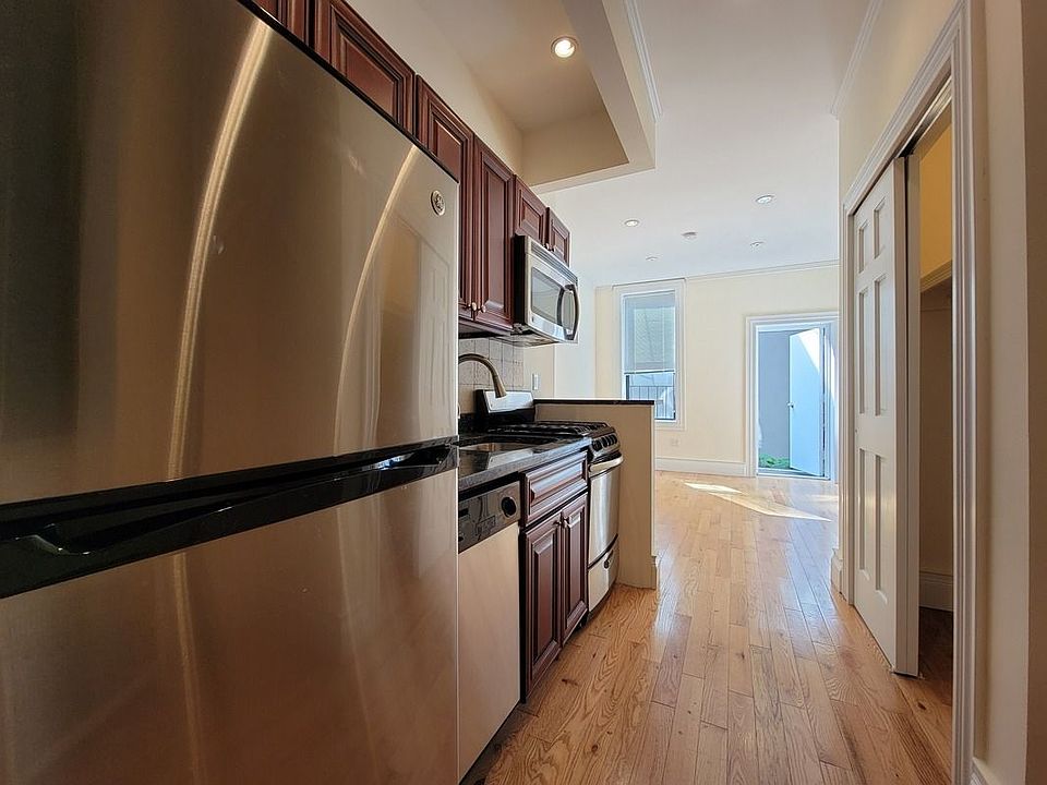 1st image of 301 10th Ave APT 1D