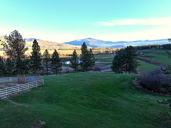 3rd image of 13 High Country Rd