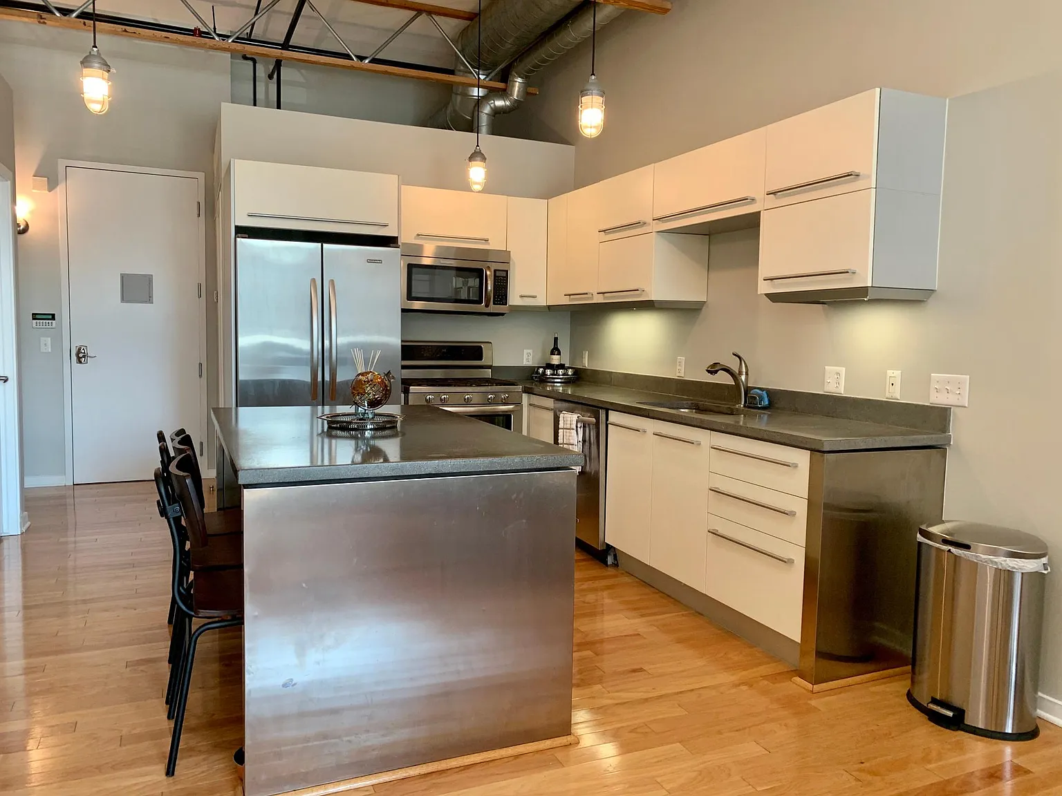 614 S Troy St — Photo 3